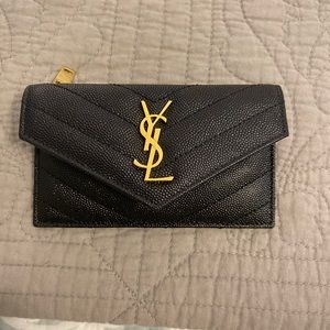 Cassandra Zippered Card Case w/5 card slots